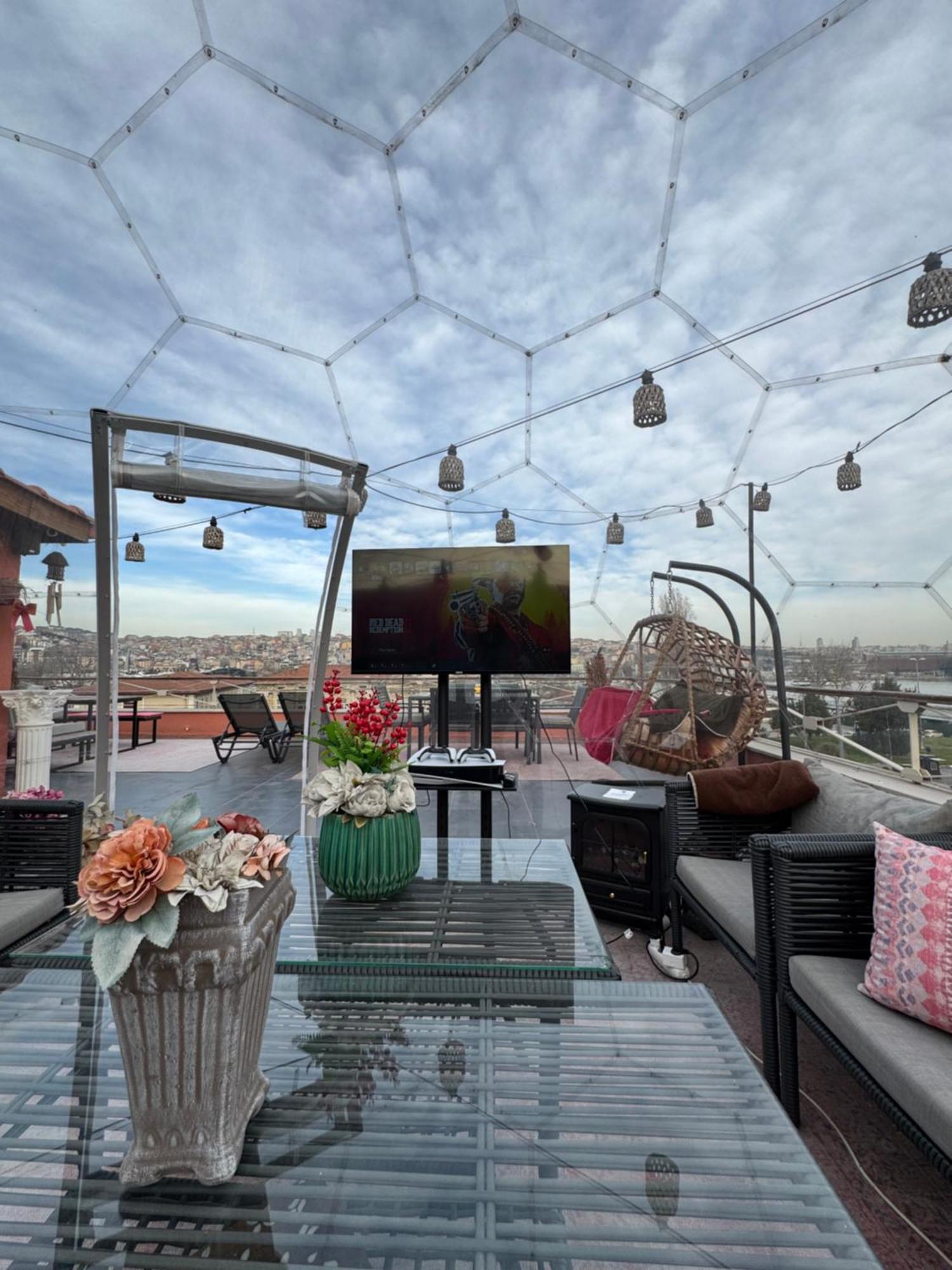 Waterfront Apartment By The Tram - Terrace With Dome & Golden Horn View In Fatih Estambul Exterior foto